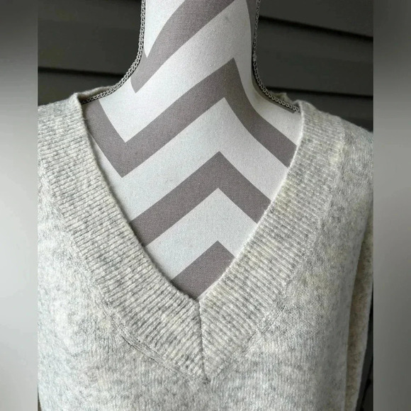 NWT- FRENCH CONNECTION V Neck Wool Blend Sweater Oatmeal Women’s Sz  1XL - Picture 4 of 10